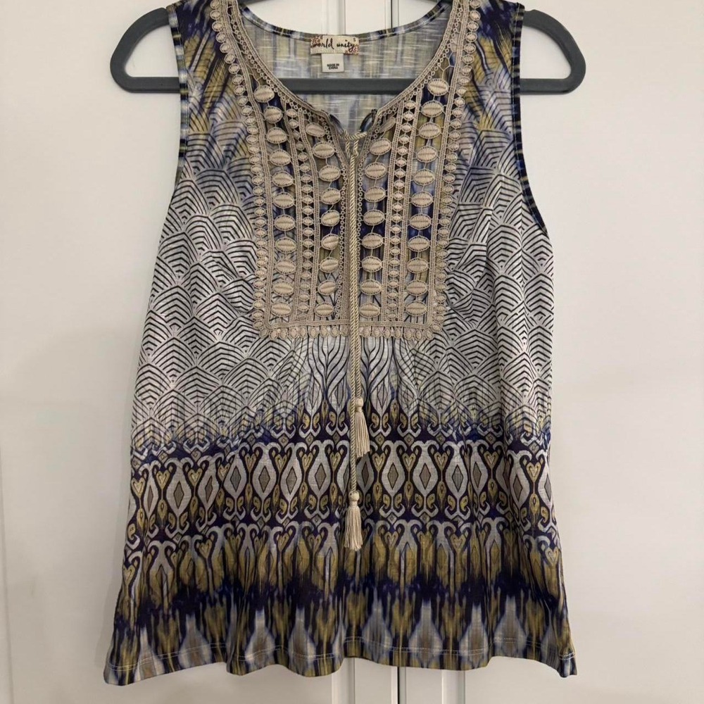 World Unity purple and yellow short Sleeved Blouse Size Small EUC
